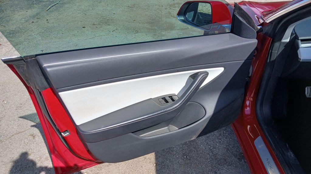 Tesla Model 3 - Thumbnail 20