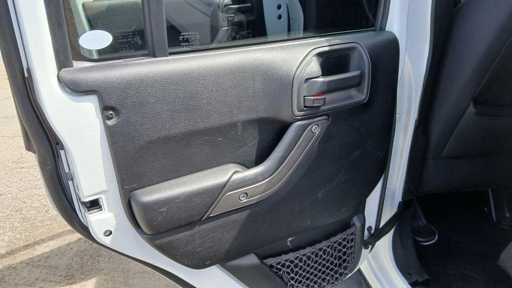 Jeep Wrangler - Thumbnail 17