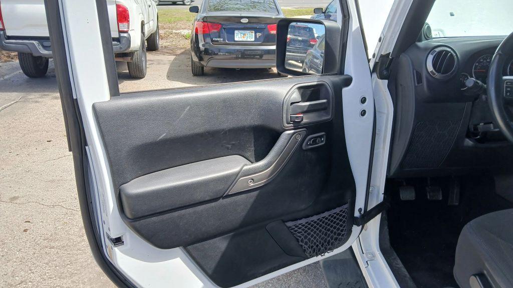 Jeep Wrangler - Thumbnail 15