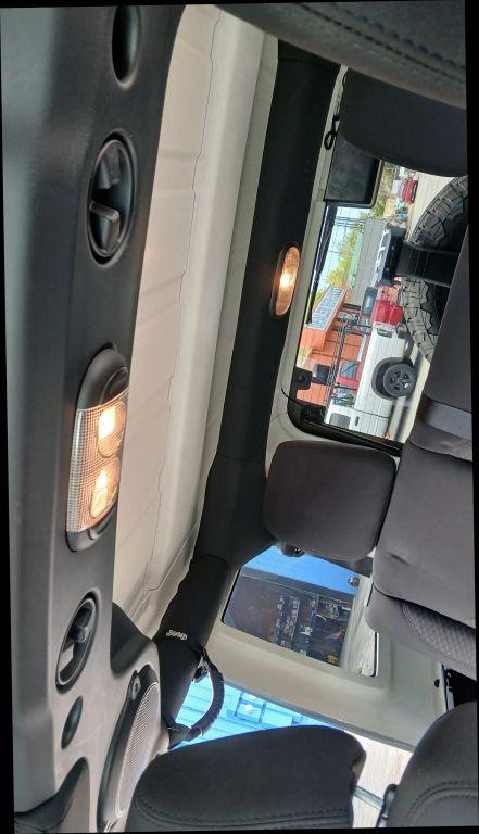 Jeep Wrangler - Thumbnail 3