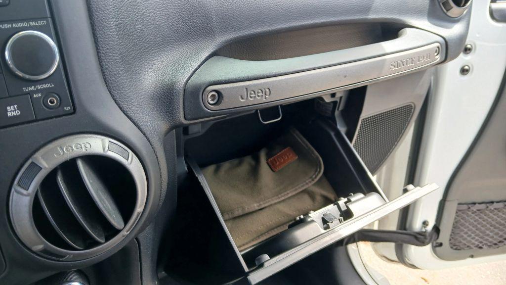 Jeep Wrangler - Thumbnail 5