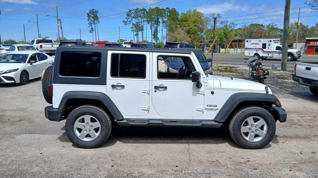 Jeep Wrangler - Thumbnail 12