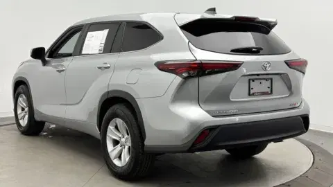 Toyota Highlander Le - Thumbnail 6