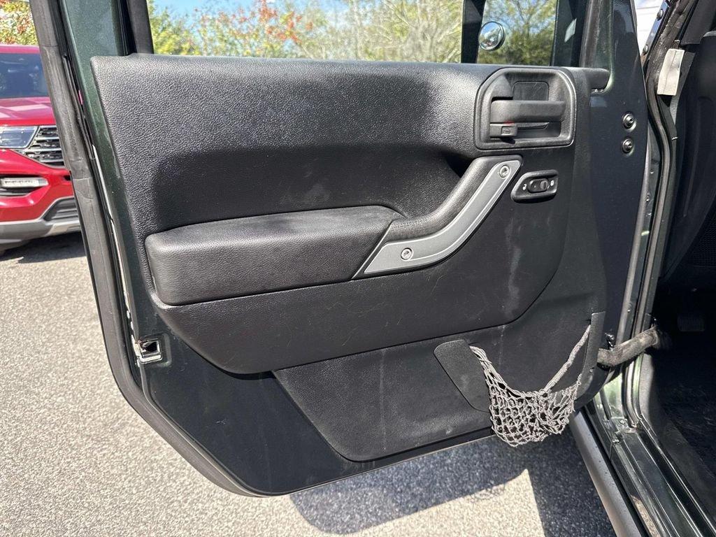 Jeep Wrangler Rubicon - Thumbnail 15