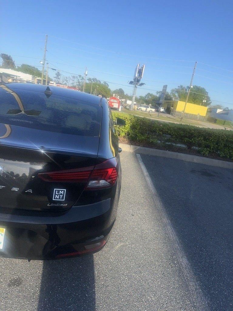 Hyundai Elantra Limited - Thumbnail 5