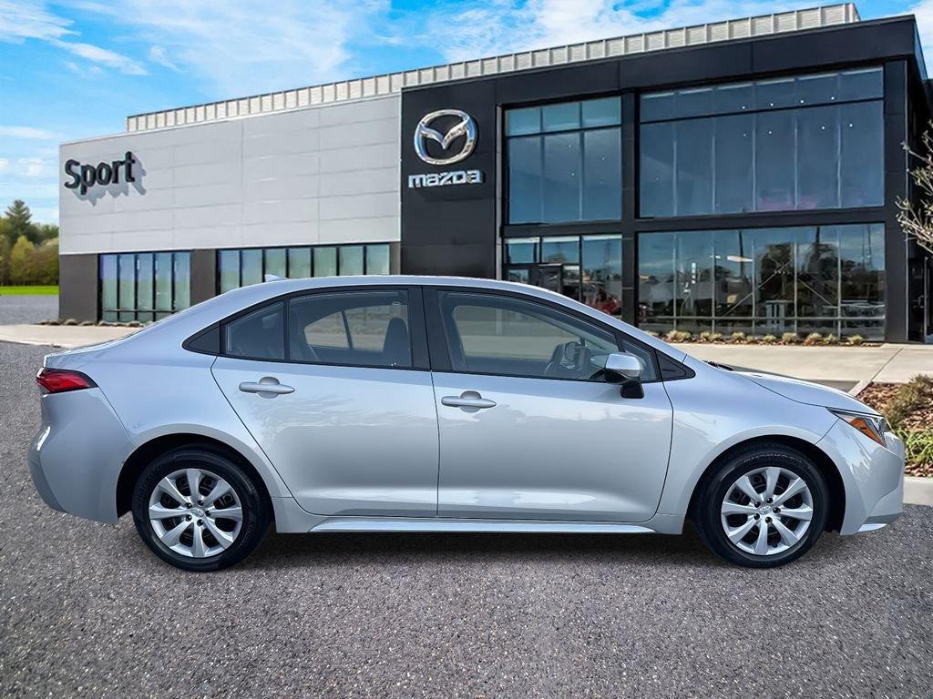 Toyota Corolla Le - Thumbnail 3