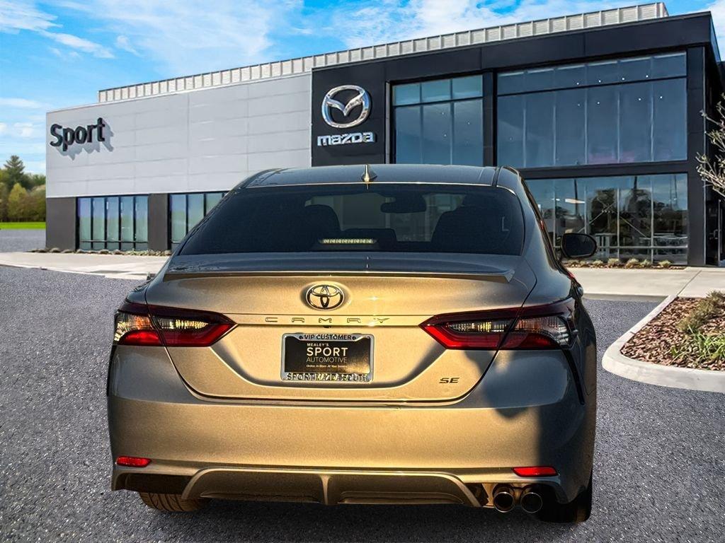 Toyota Camry Se - Thumbnail 6