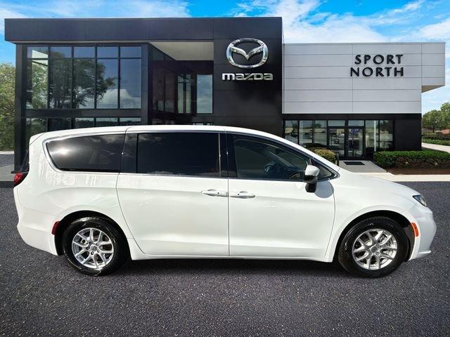 Chrysler Pacifica Touring L - Thumbnail 3