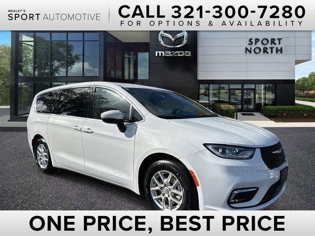 Chrysler Pacifica Touring L - View 1