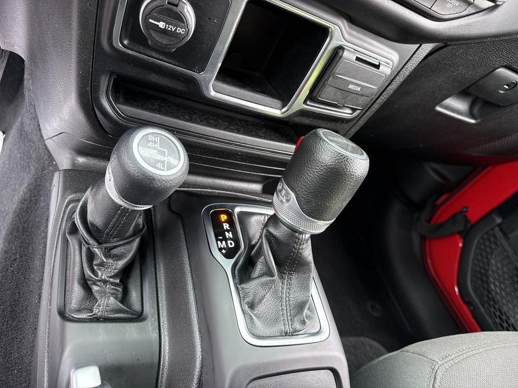 Jeep Gladiator Sport - Thumbnail 15