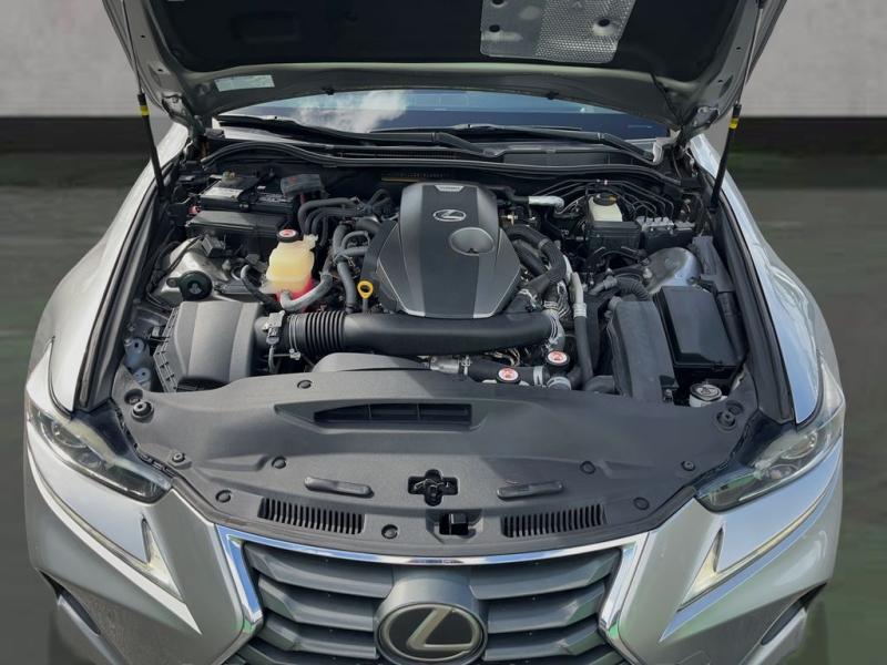 Lexus Is 300 - View 1