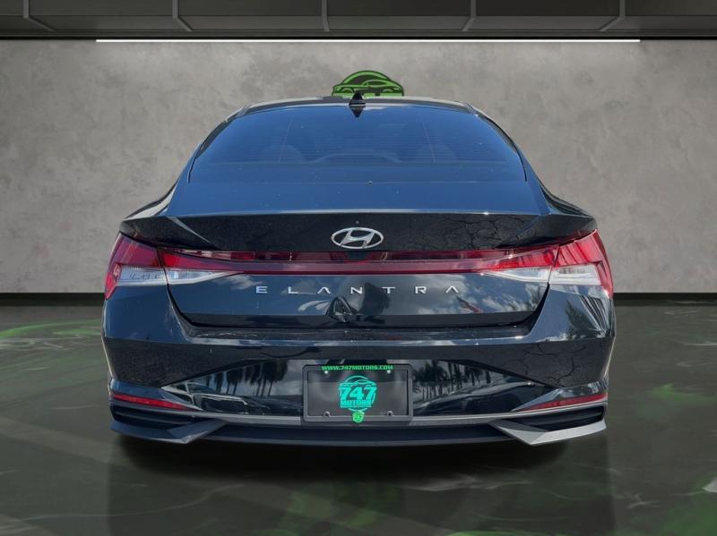 Hyundai Elantra Se - Thumbnail 5