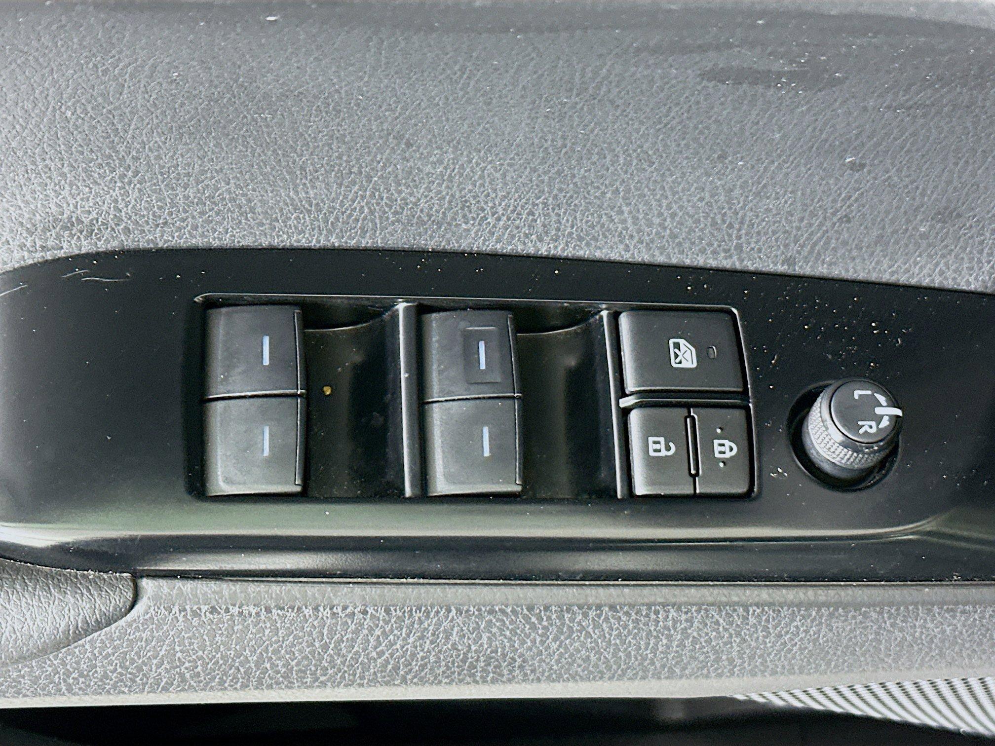 Toyota Camry Se Fwd 4Dr Car - Thumbnail 15