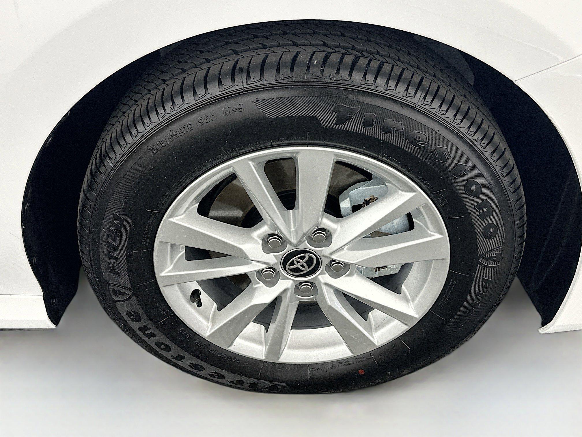 Toyota Camry Le Fwd 4Dr Car - Thumbnail 12