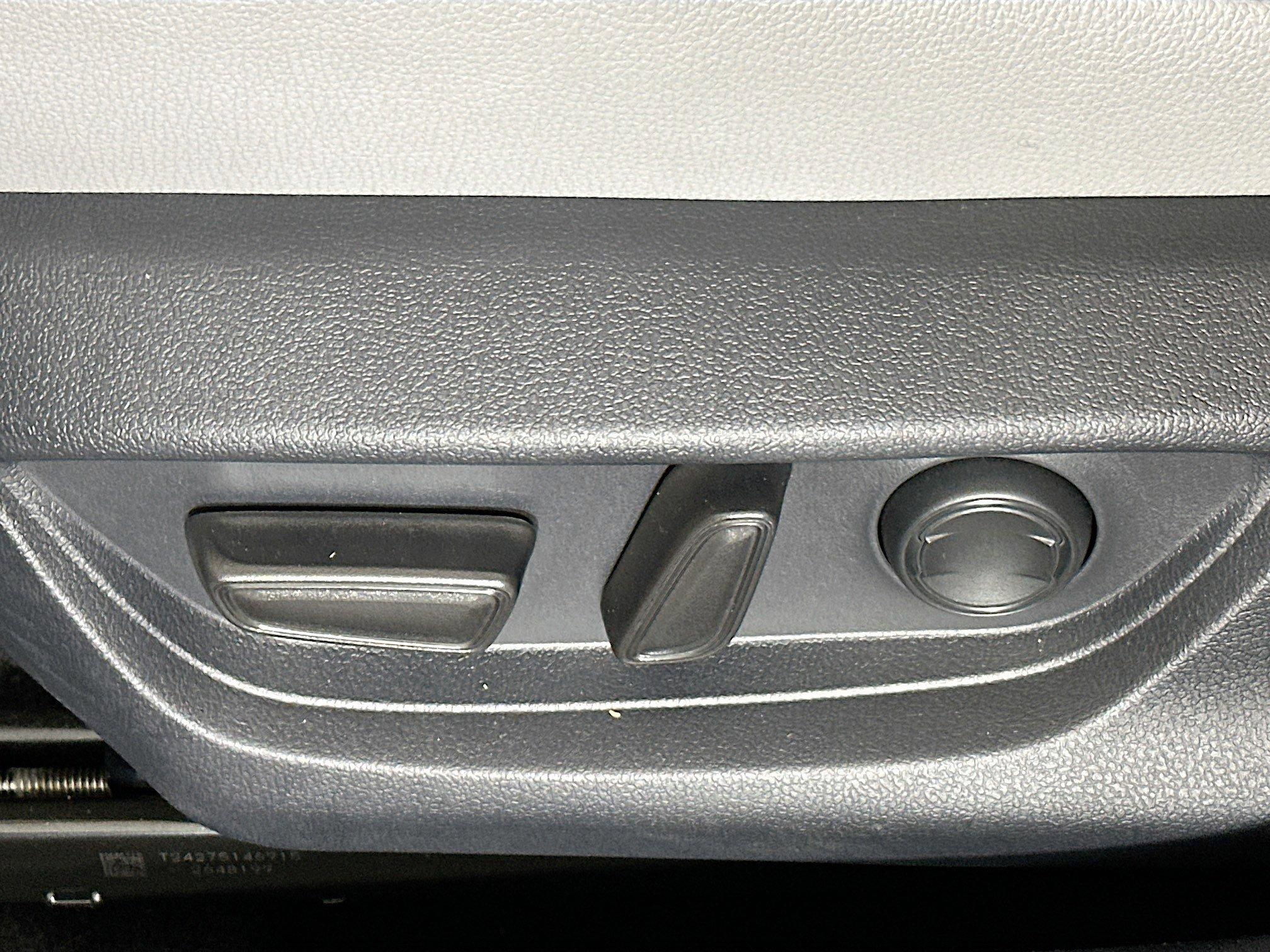 Toyota Camry Se Fwd 4Dr Car - Thumbnail 14