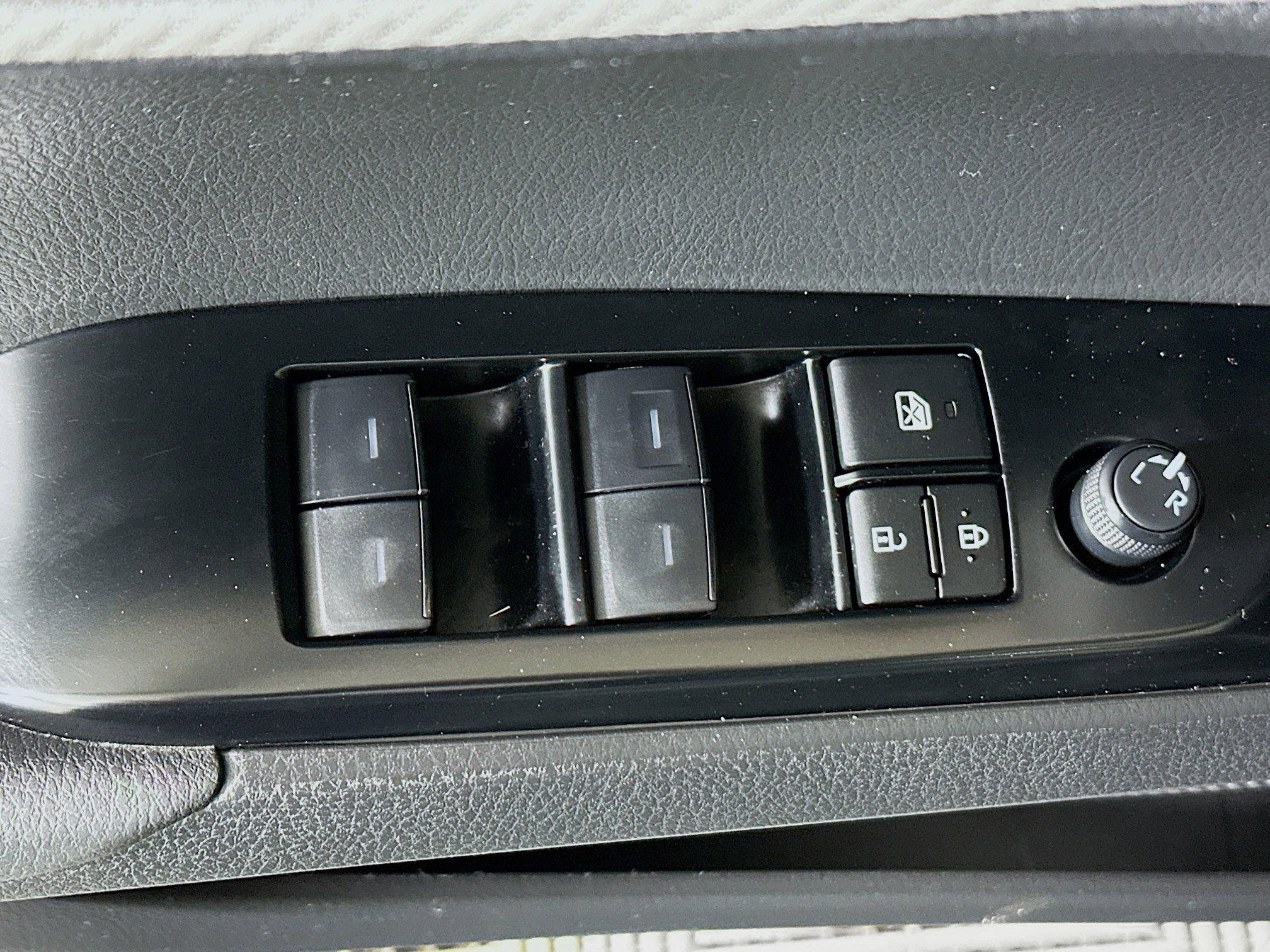 Toyota Camry Se Fwd 4Dr Car - Thumbnail 15