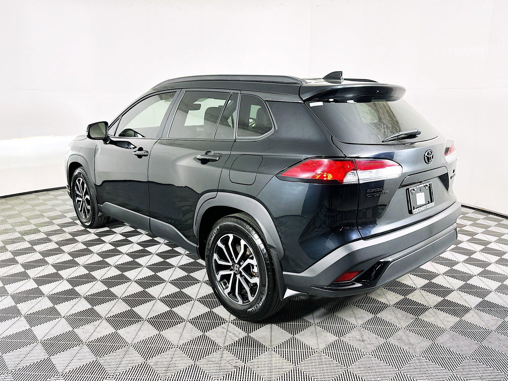 Toyota Corolla Cross Hybrid Se Awd Sport Utility - Thumbnail 6