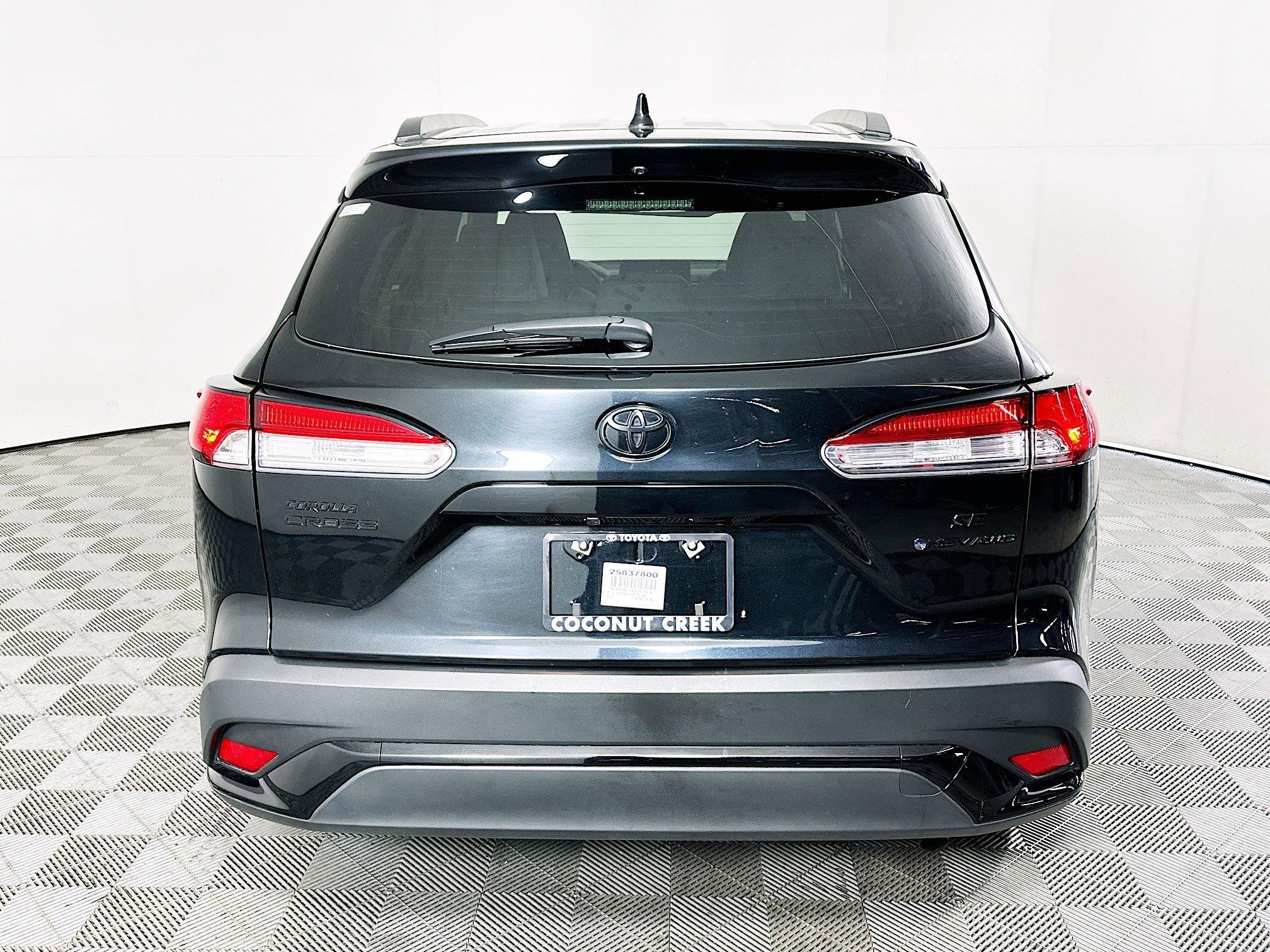 Toyota Corolla Cross Hybrid Se Awd Sport Utility - Thumbnail 5