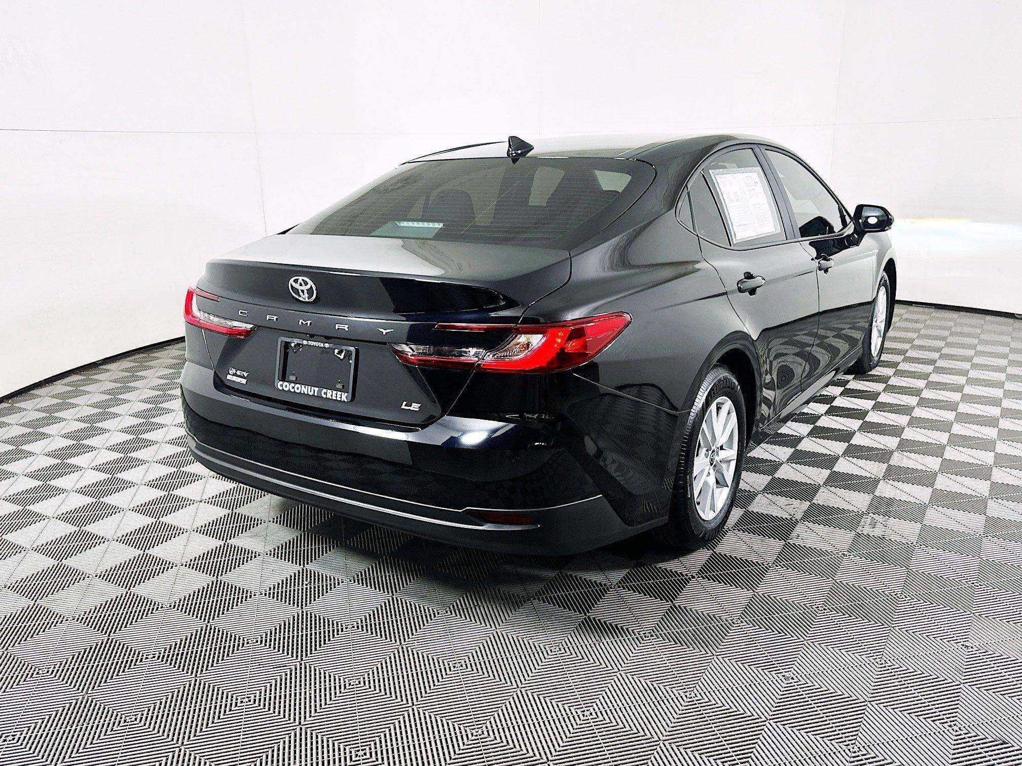 Toyota Camry Le Fwd 4Dr Car - Thumbnail 4