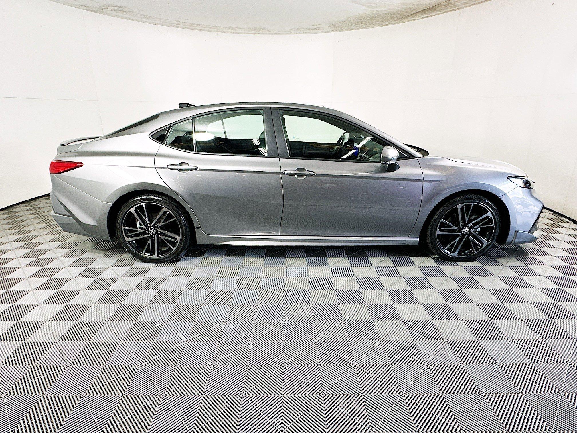 Toyota Camry Xse Fwd 4Dr Car - Thumbnail 3