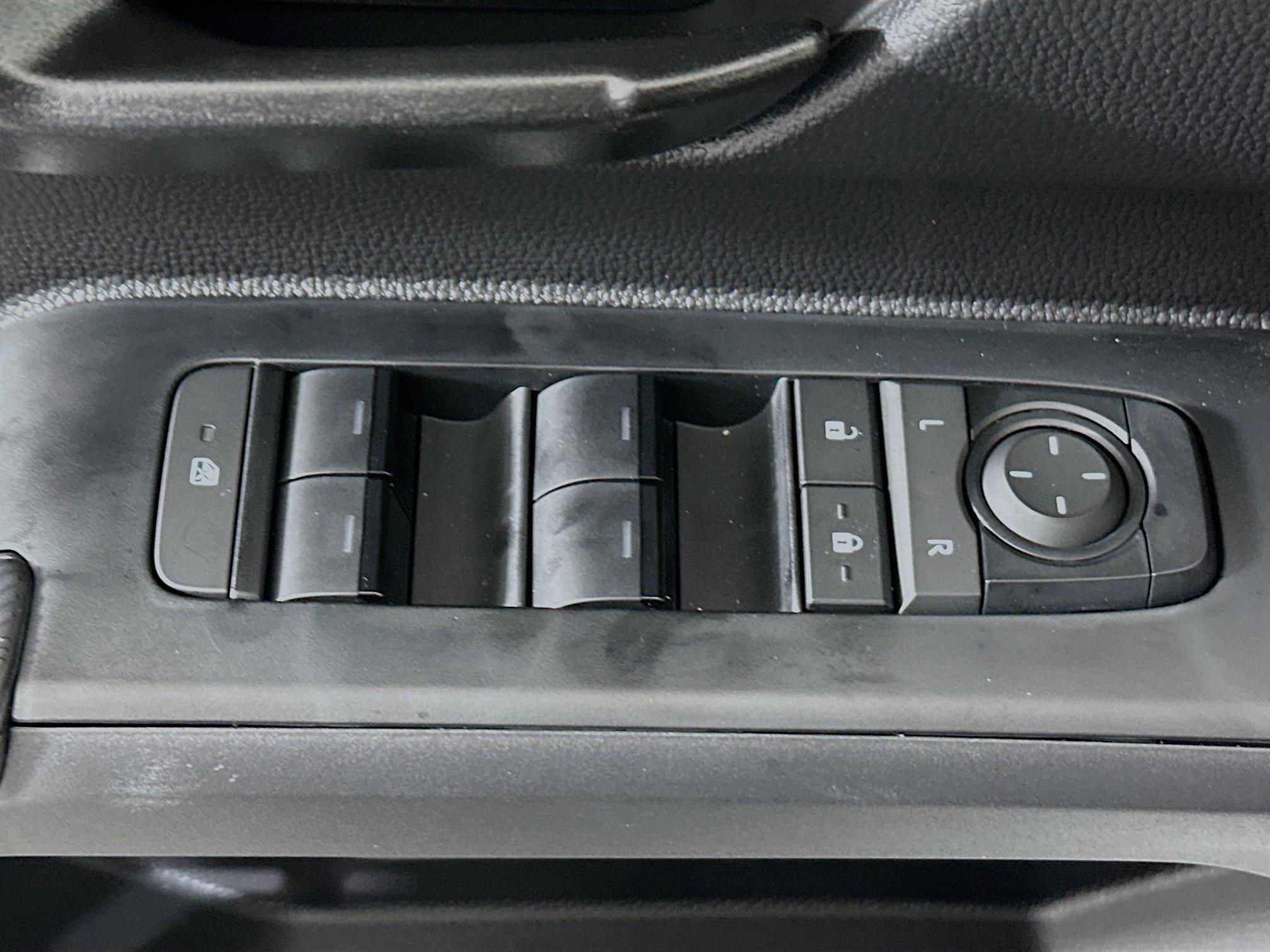 Toyota Tacoma 2Wd Sr5 Rwd Crew Cab Pickup - Thumbnail 15