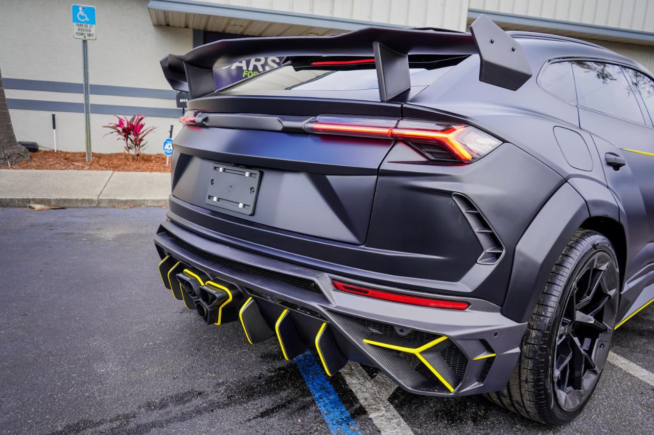 Lamborghini Urus - Thumbnail 4