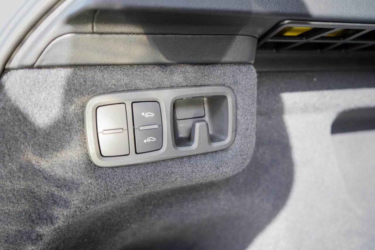 Lamborghini Urus - Thumbnail 2