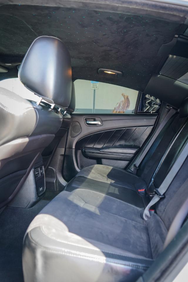 Dodge Charger - Thumbnail 2