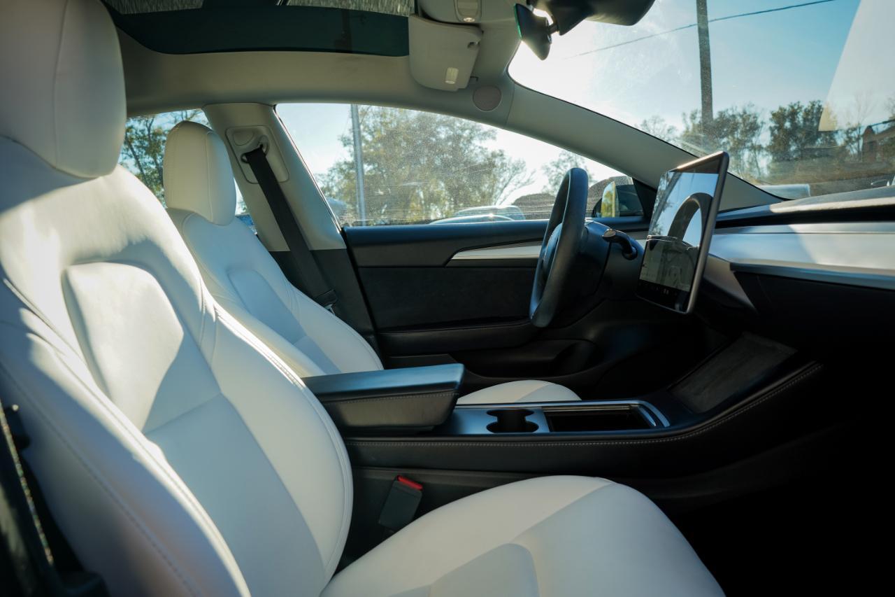 Tesla Model 3 - Thumbnail 6