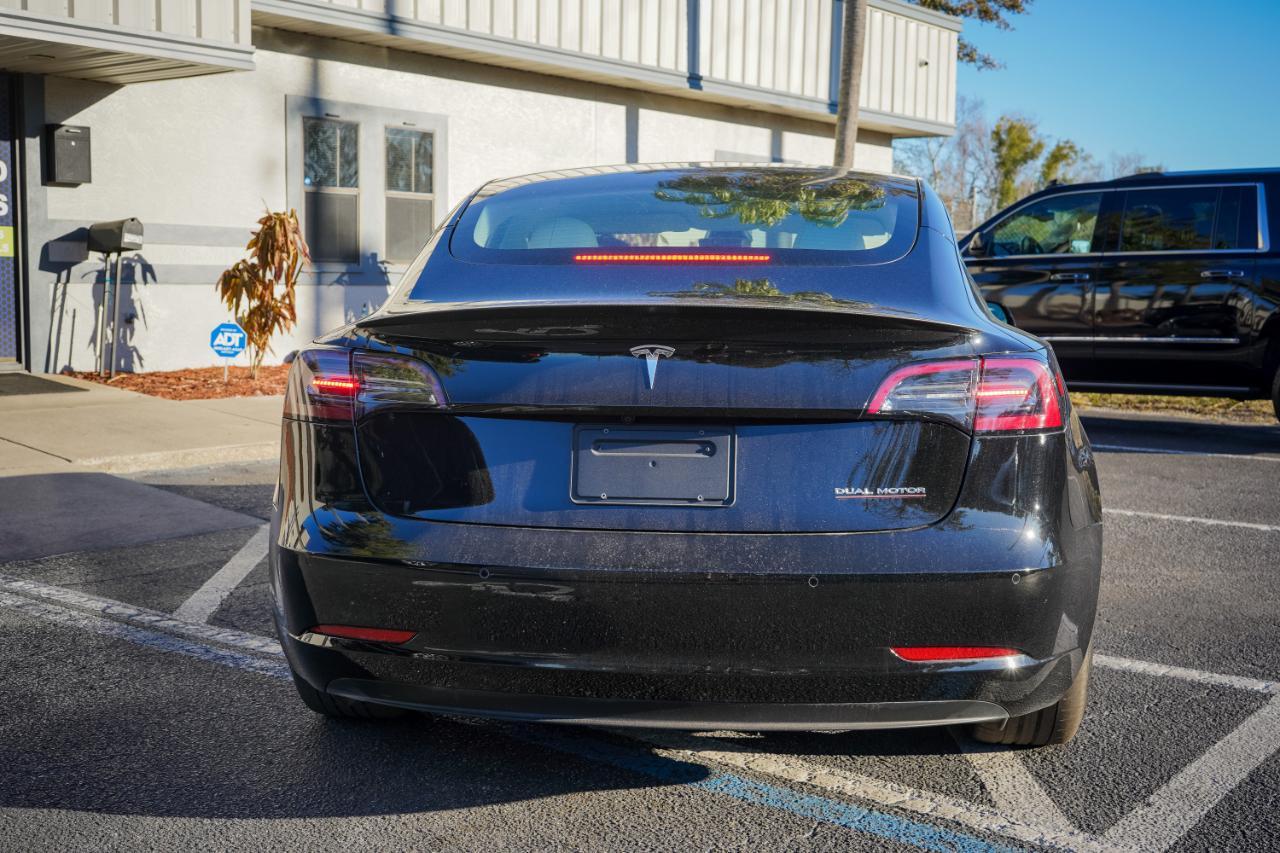 Tesla Model 3 - Thumbnail 4