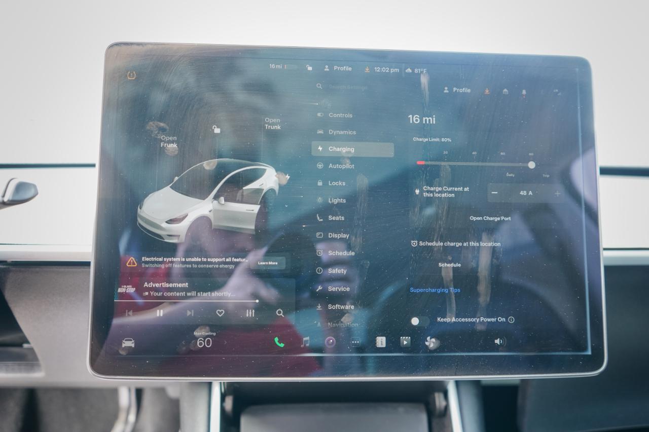 Tesla Model Y - Thumbnail 14