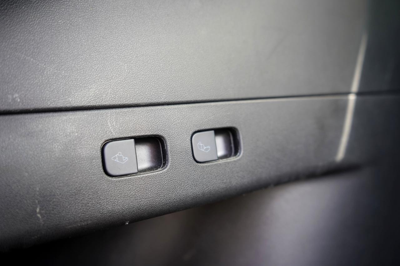 Tesla Model Y - Thumbnail 19