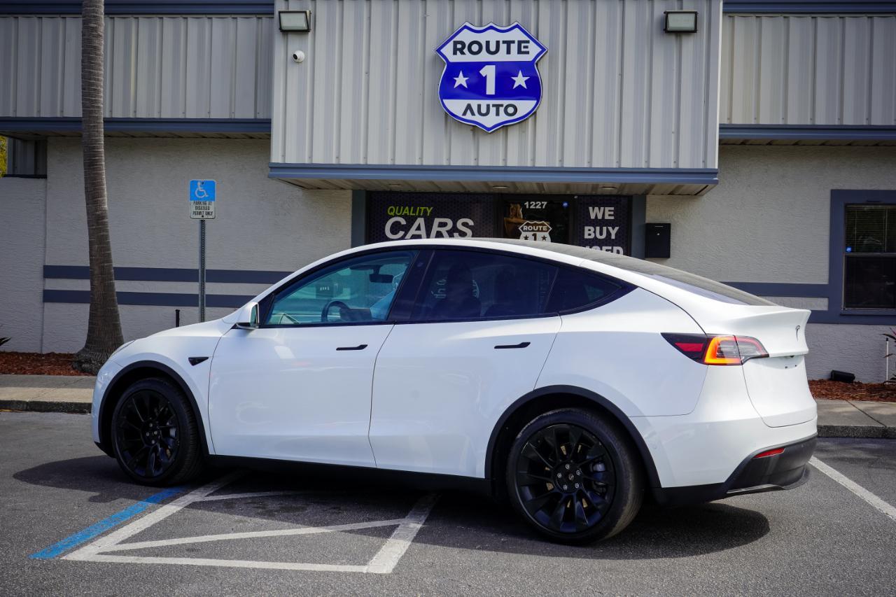 Tesla Model Y - Thumbnail 7