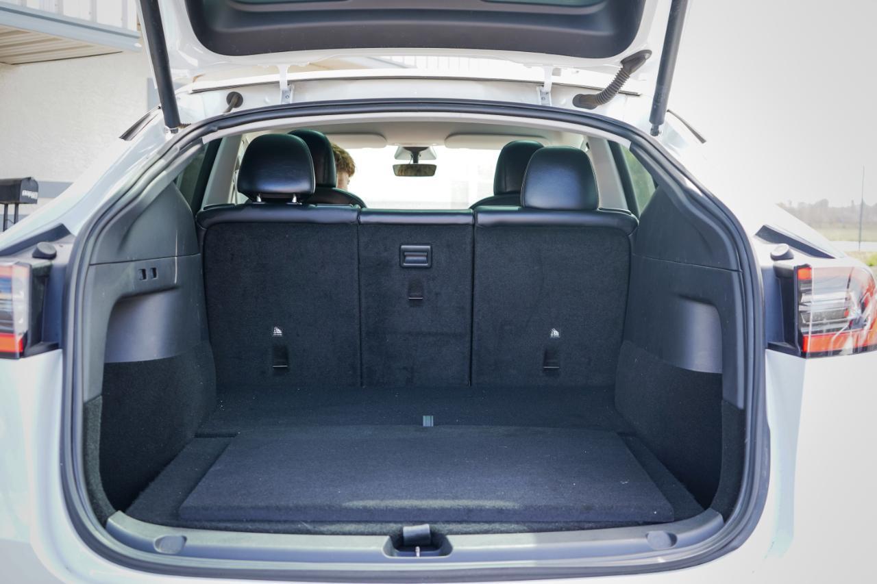 Tesla Model Y - Thumbnail 18