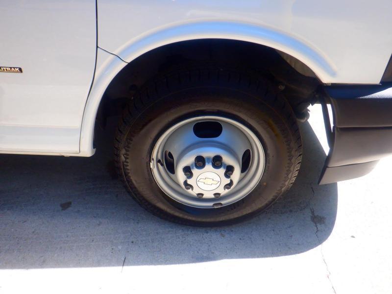 Chevrolet Express3500 Cutaway 177 In Wheelbase Box Truck - Thumbnail 13