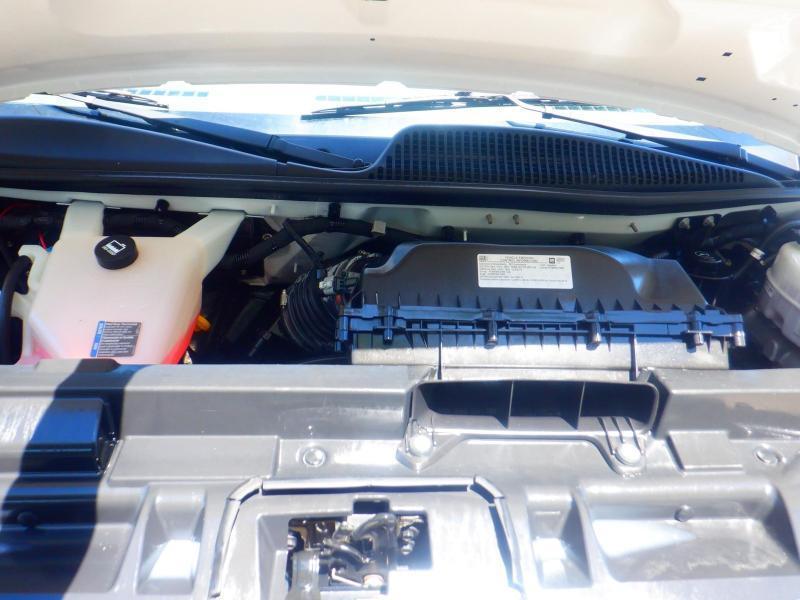 Chevrolet Express3500 Cutaway 177 In Wheelbase Box Truck - Thumbnail 4