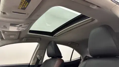 Lexus Is 300 - Thumbnail 6