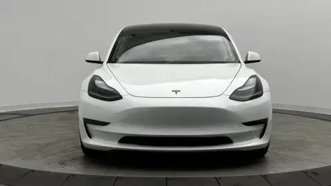 Tesla Model 3 Performance - Thumbnail 3