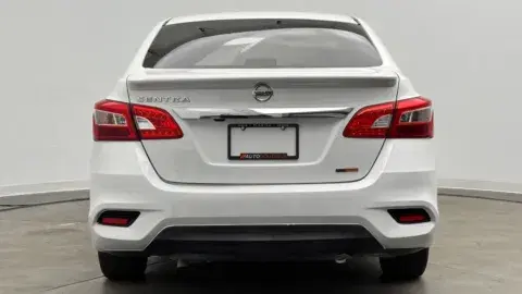 Nissan Sentra S - Thumbnail 5