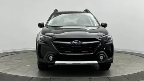 Subaru Outback Limited - Thumbnail 3