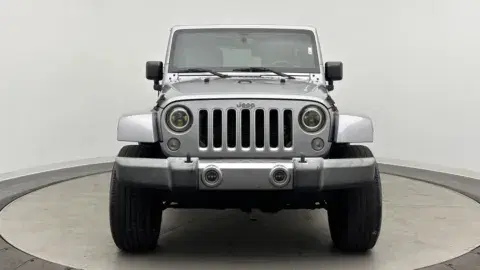 Jeep Wrangler Unlimited Sahara - Thumbnail 3