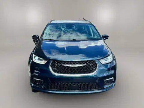 Chrysler Pacifica Touring L Minivan 4D - Thumbnail 3