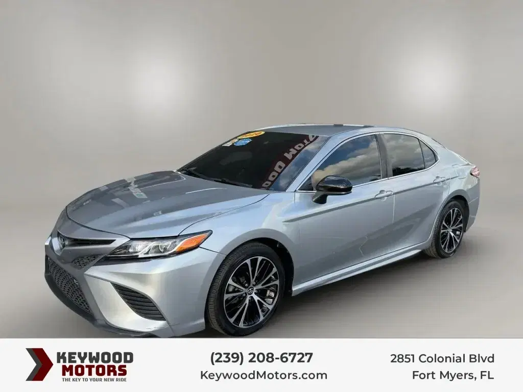 Toyota Camry Se Sedan 4D - Thumbnail 2