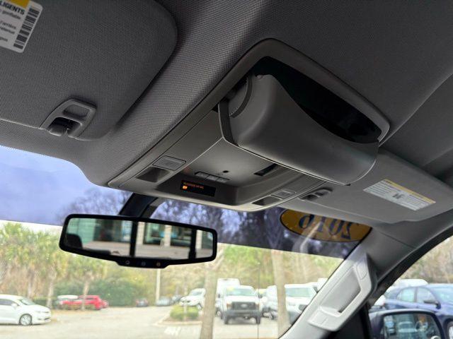 Chevrolet Silverado 1500 - Thumbnail 18