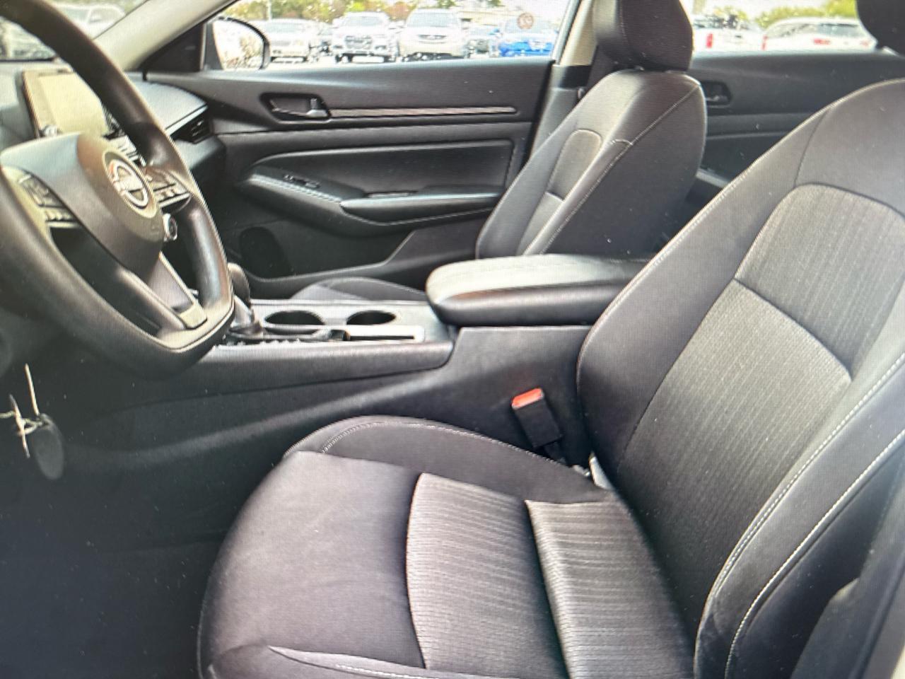 Nissan Altima2.5 S Sedan - Thumbnail 2