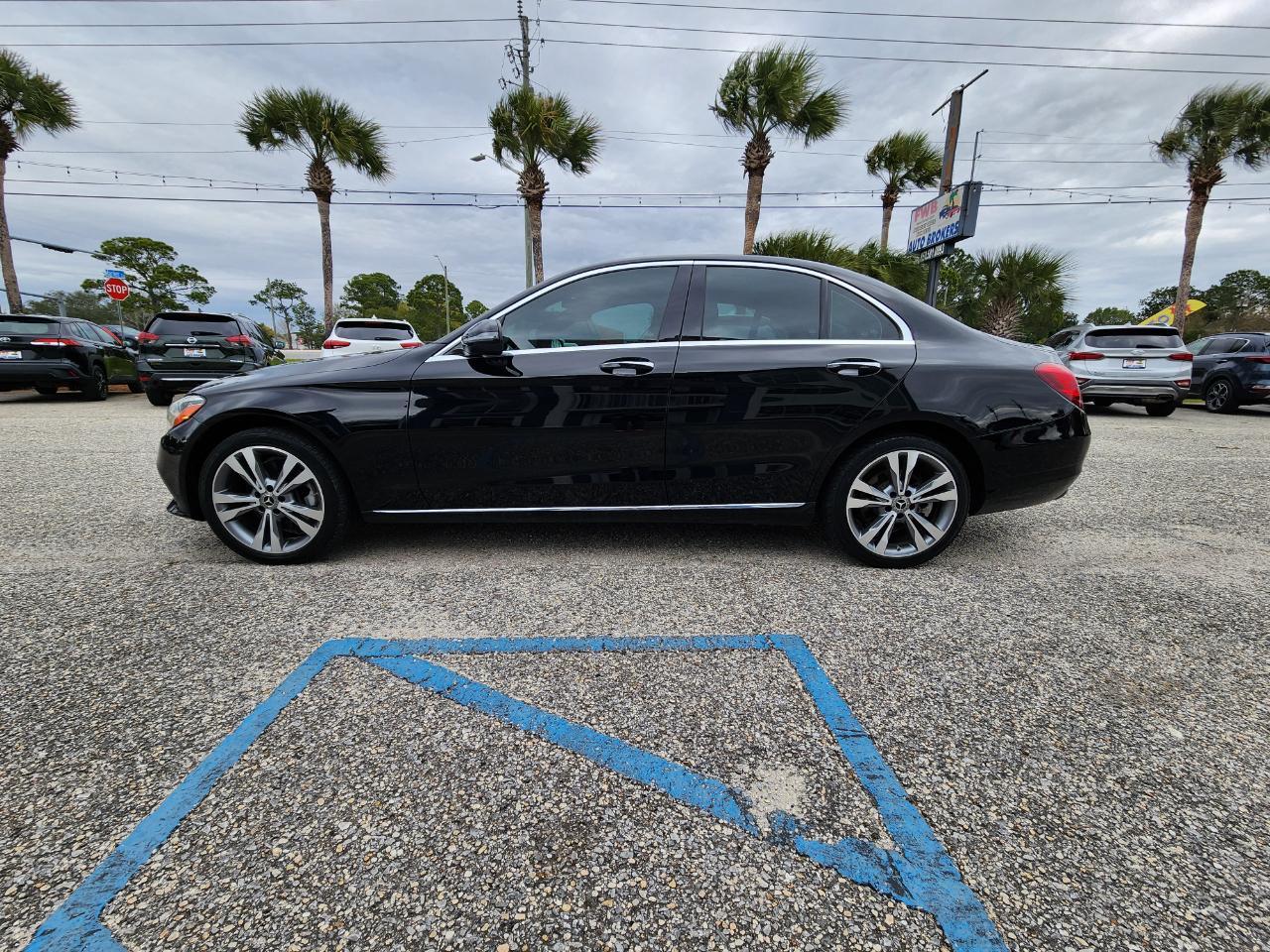 Mercedes-Benz C-Classc 300 4Matic Sedan - Thumbnail 2