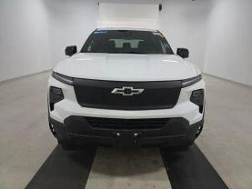 Chevrolet Silverado Ev - - Thumbnail 3