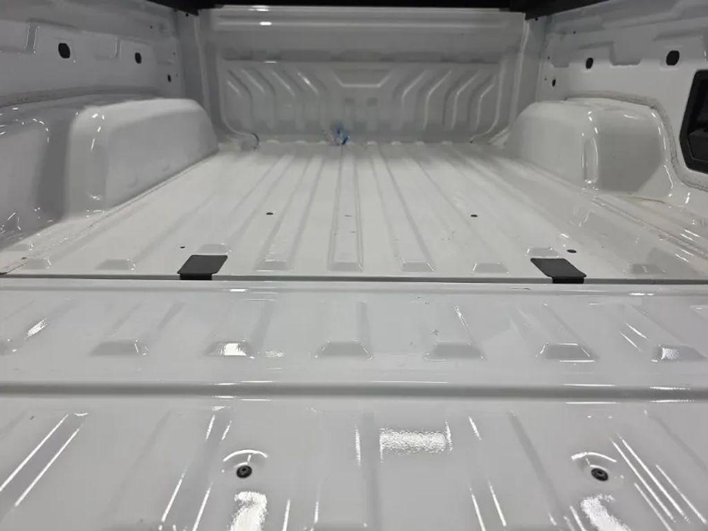 Chevrolet Silverado Ev - - Thumbnail 16