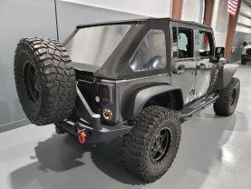 Jeep Wrangler Unlimited - - Thumbnail 4