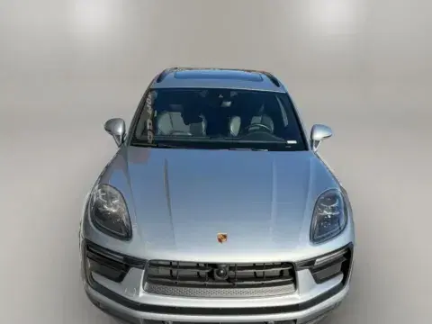 Porsche Macan Sport Utility 4D - Thumbnail 4